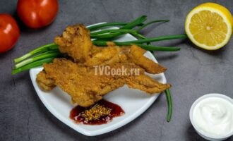 Куриные крылья на сковороде