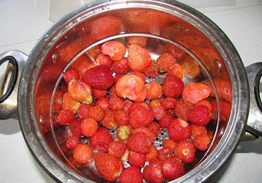 Промываем ягоды