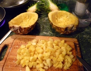 Разделываем ананасы