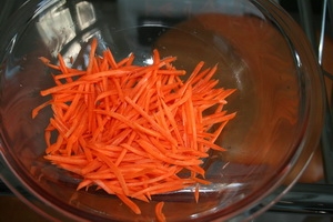 Обжариваем морковь