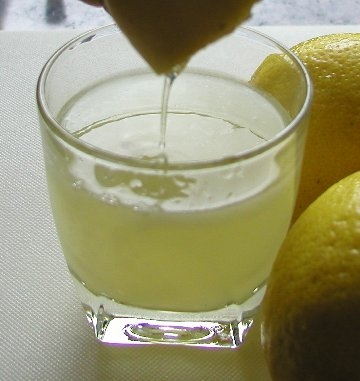 добавляем лимонный сок