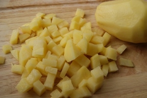 Оптимально нарезать картофель кубиками