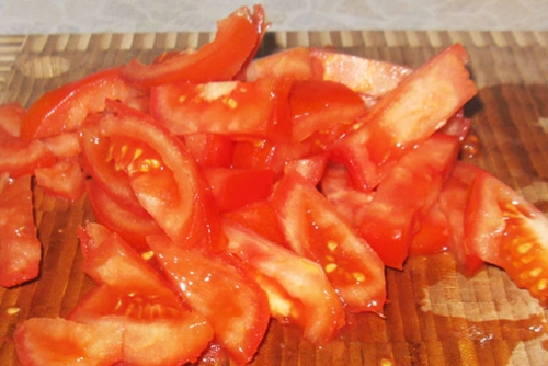 Тушим помидоры