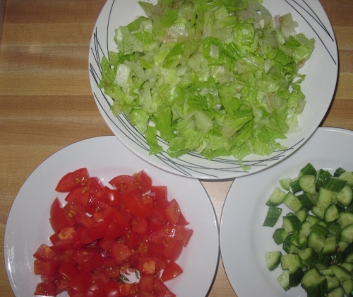 Нарезаем овощи