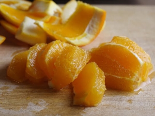 измельчаем апельсин