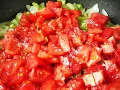 помидоры на сковороде