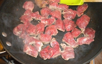 жарим мясо в сковороде