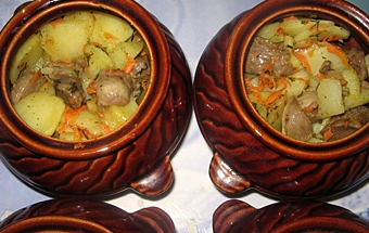 Жаркое по-домашнему в горшочках / Блюда из свинины / TVCook: пошаговые рецепты с фото