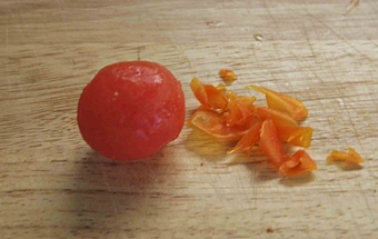 очищаем помидоры от кожуры