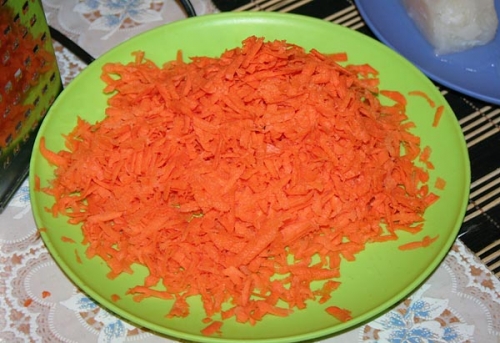 трем морковь на крупной терке