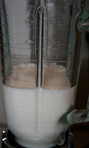 молоко в блендере