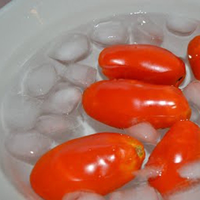 помидоры в холодной воде