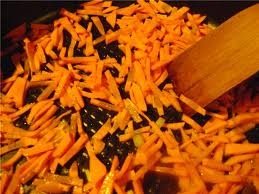 обжариваем морковку