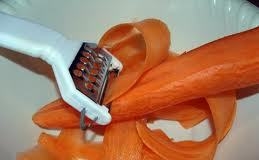 чистим и моем морковь