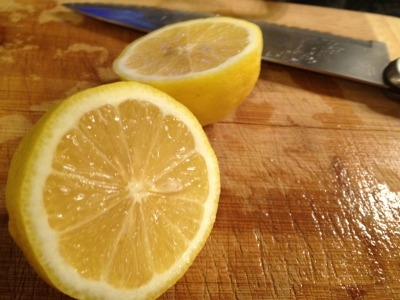 разрезаем лимон