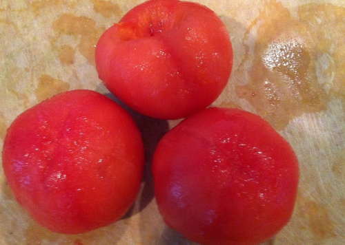 очищаем помидоры от кожуры