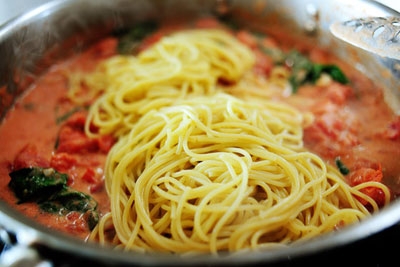 спагетти в подливе
