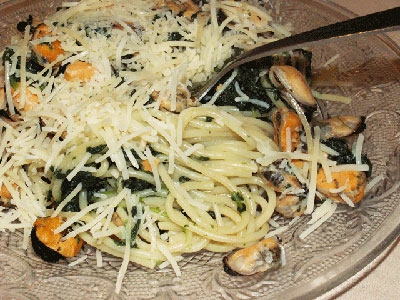 мидии со спагетти и сыром