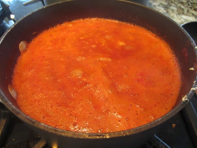 томат в сковороде