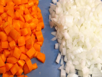 лук и морковь кубиками