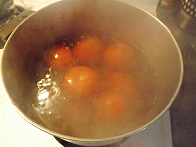 томаты в миске
