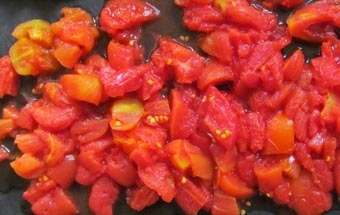 измельчаем томаты