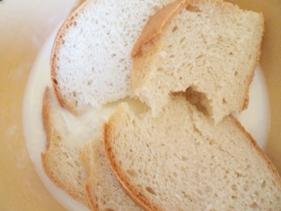 хлеб в тарелке