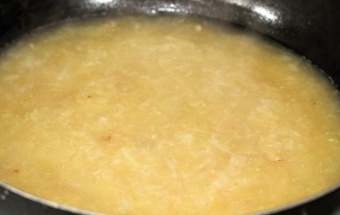 варим бульон с жареным луком и яично-лимонной смесью