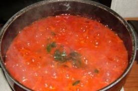 тушим томатный соус
