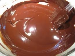 добавляем в яично-сливочную смесь шоколад