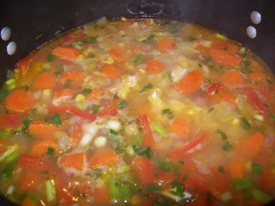 кукурузный суп в кастрюле