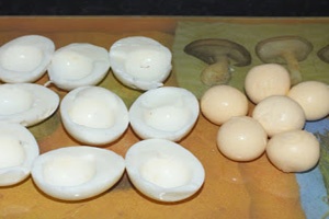 яйца на столе