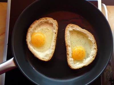 яйца в хлебе