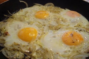 яйца с луком
