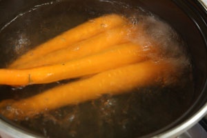 морковь в кастрюле