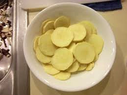 нарезаем картофель кружочками
