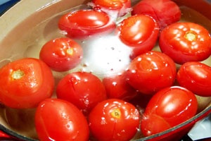 томаты в кипятке
