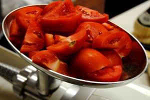 томаты через мясорубку