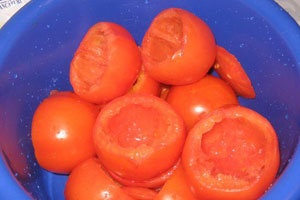 помидоры без мякоти в миске