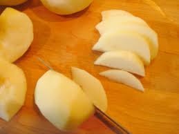 нарезаем яблоки кусочками