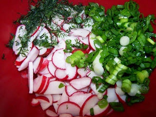нарезанные овощи в миске