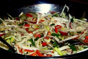 готовый салат в миске