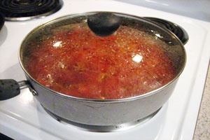 готовый соус в сковороде