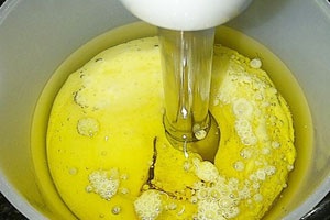 маслой с яйцами