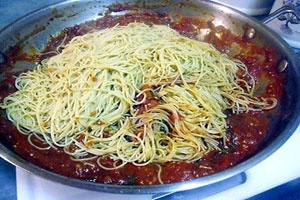 спагетти в соусе путанеска
