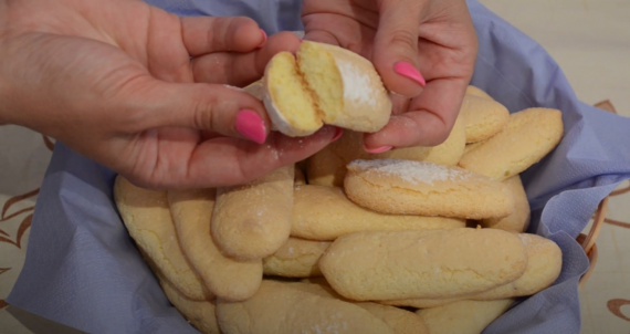 Подаем бисквитное печенье «Савоярди» с ванильным сахаром