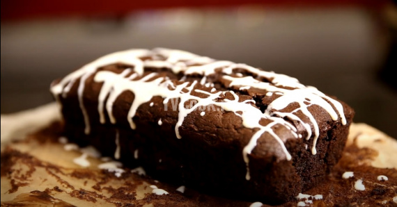 Подаем шоколадный кекс с коричневым сахаром