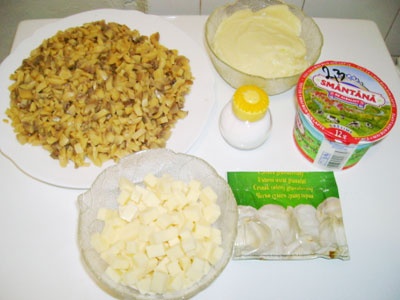 Салат с кукурузой, грибами и сыром