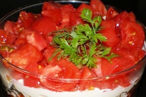 салат красная шапочка с помидорами