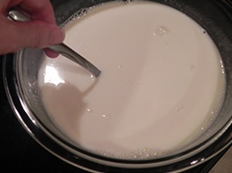 перемешиваем желатин с молоком